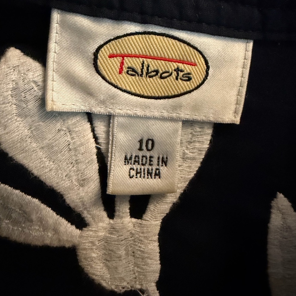 Talbots Women’s Navy And White Floral Print Top Size Small Long Sleeve - Picture 5 of 7